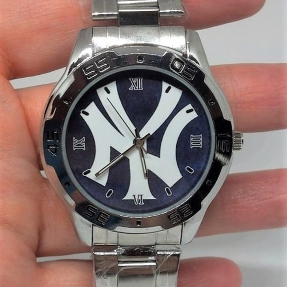 New York Yankees Fashion Watch - Picture 2 of 5